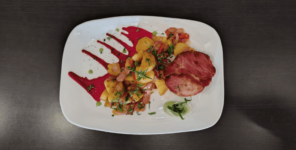 Ceafă Secuiască cu Cartofi Țărănești - Preparat Colțu' Cu Bucate, Restaurant Ghimbav, Brașov