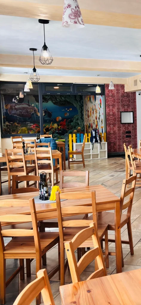 Loc de joacă în interiorul restaurantului Colțu' Cu Bucate, din Ghimbav, Brașov