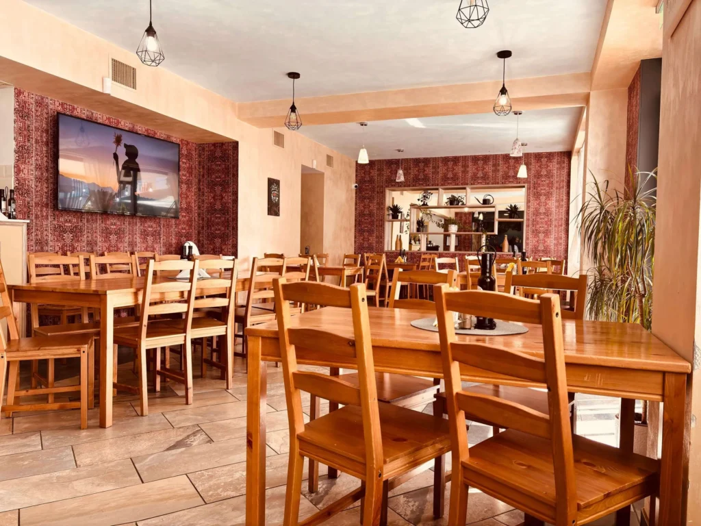 Sala pentru evenimente, cu meniu personalizat, in Ghimbav, Brașov - Colțu' Cu Bucate